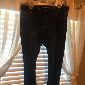 Slim bootcut Maurice’s dark wash jeans